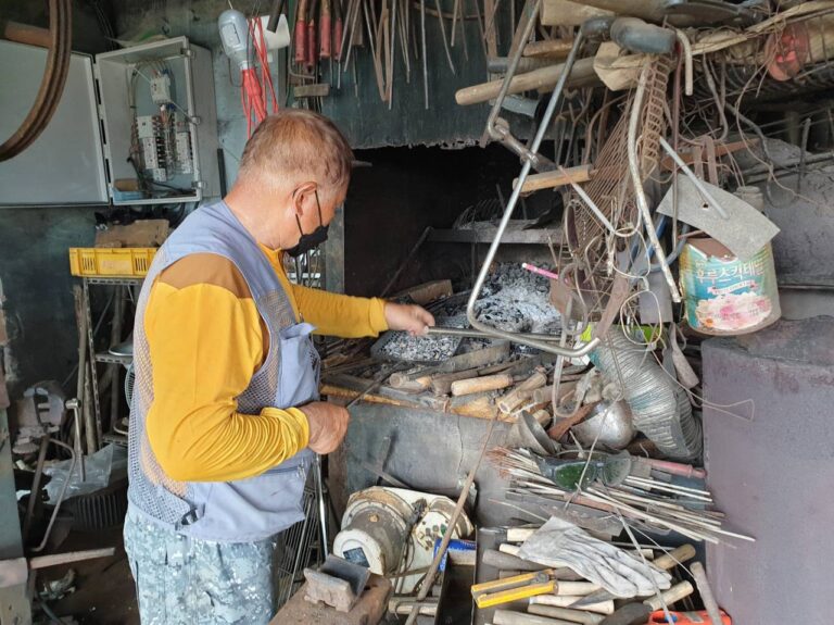 사라져가는 것들에 대한 기록 ‘삼천포 각산 공작소’